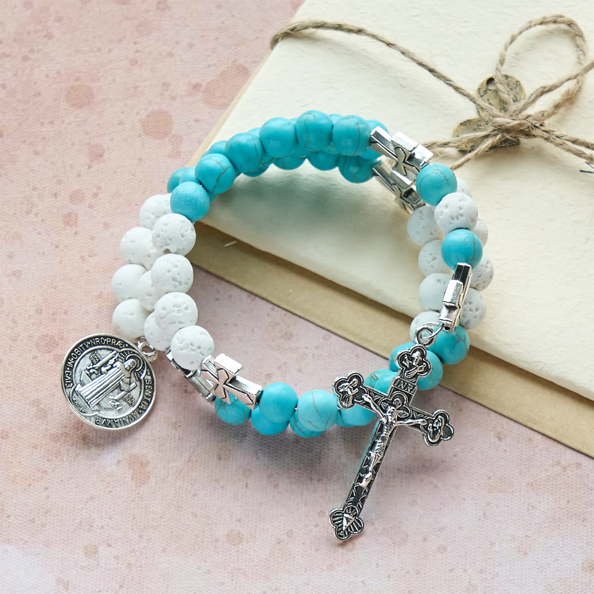 Pulsera Rosario de Yeso y Turquesa: Devoción y Calma Celestial
