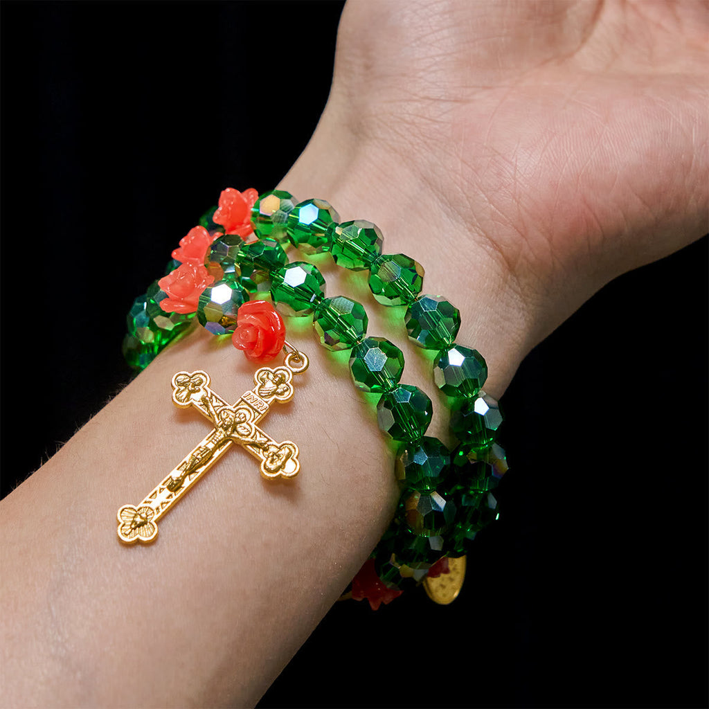 Pulsera Rosario de Cristal Verde y Rosa: Devoción y Gracia Floral