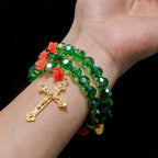 Pulsera Rosario de Cristal Verde y Rosa: Devoción y Gracia Floral