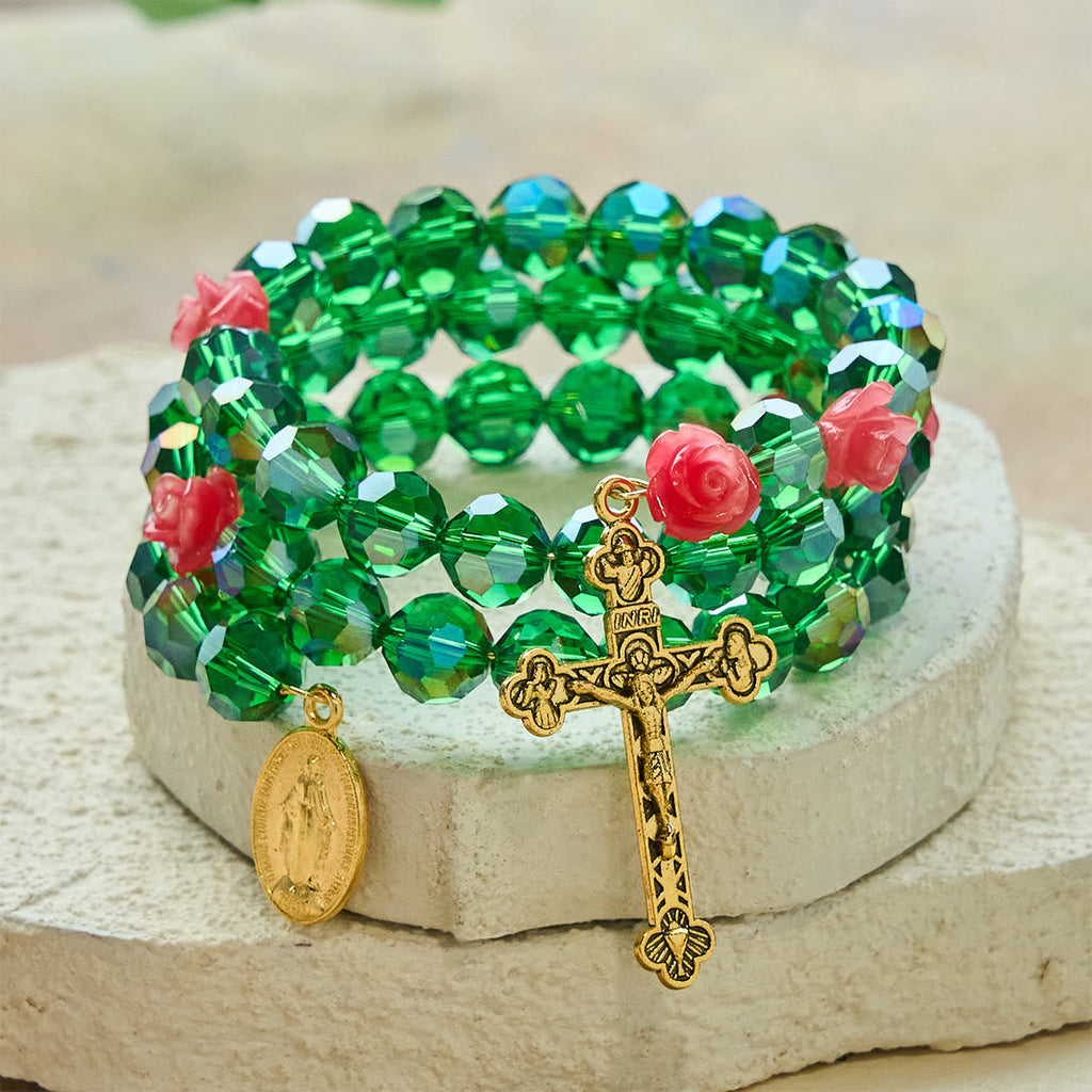 Pulsera Rosario de Cristal Verde y Rosa: Devoción y Gracia Floral