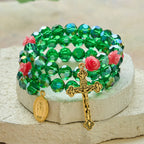 Pulsera Rosario de Cristal Verde y Rosa: Devoción y Gracia Floral
