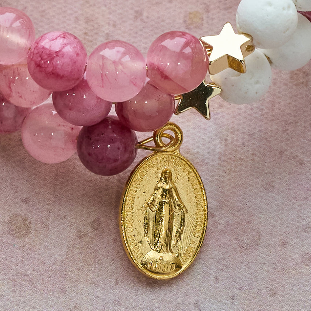 Pulsera Rosario de Yeso y Ágata Roja: Devoción y Suavidad Celestial