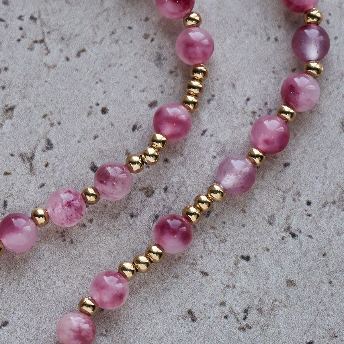 Pulsera Rosario de Cuentas de Ágata Rosa: Devoción y Elegancia Celestial