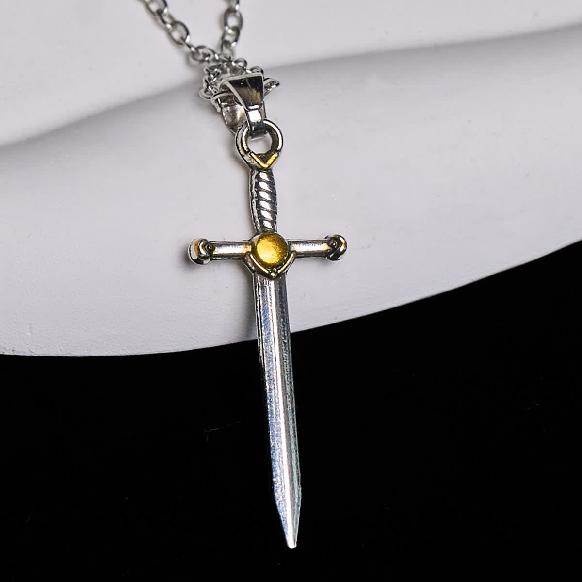 Collar con Dije de San Miguel con Espada y Escudo Ovalado en Dos Tonos
