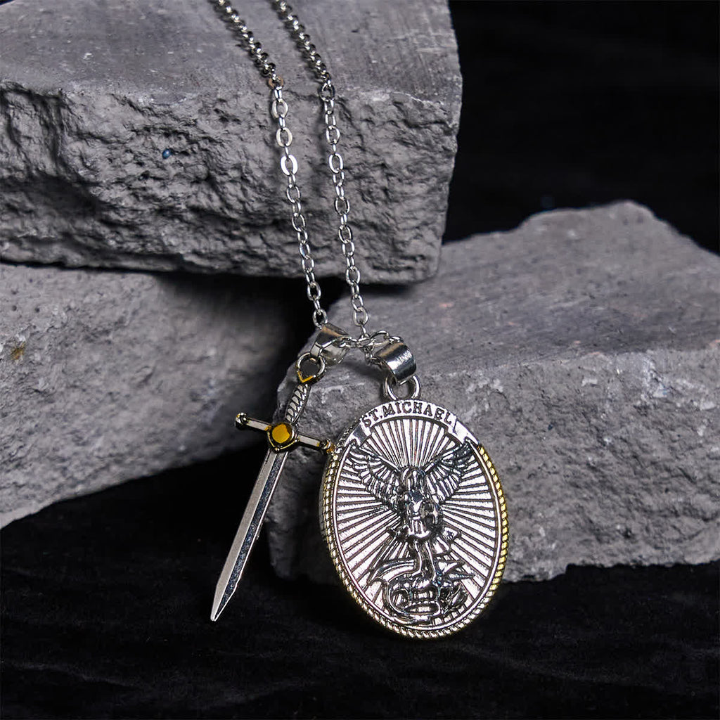 Collar con Dije de San Miguel con Espada y Escudo Ovalado en Dos Tonos