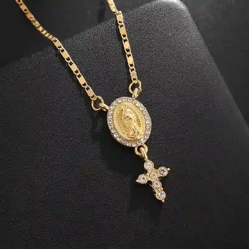 Collar con Dije de la Virgen y Cruz: Devoción Divina y Elegancia Eterna