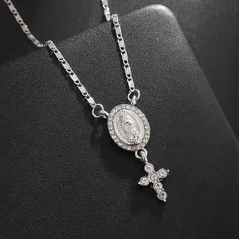 Collar con Dije de la Virgen y Cruz: Devoción Divina y Elegancia Eterna