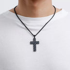 Collar de Cruz Tricolor con Bandera y Escritura: Expresión Patriótica