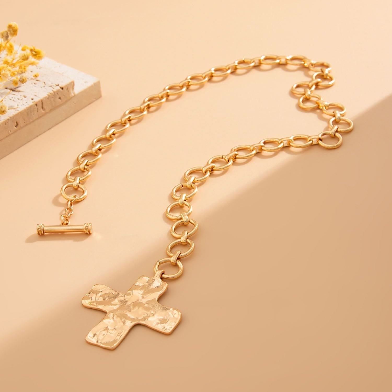 Collar Serie Cruz Martillada: Fe Contemporánea y Devoción con Estilo