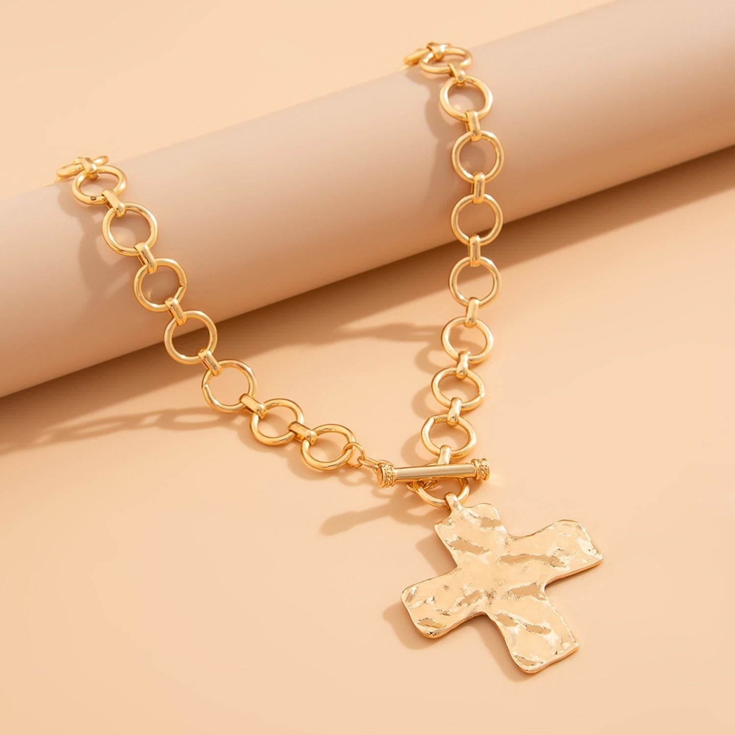 Collar Serie Cruz Martillada: Fe Contemporánea y Devoción con Estilo