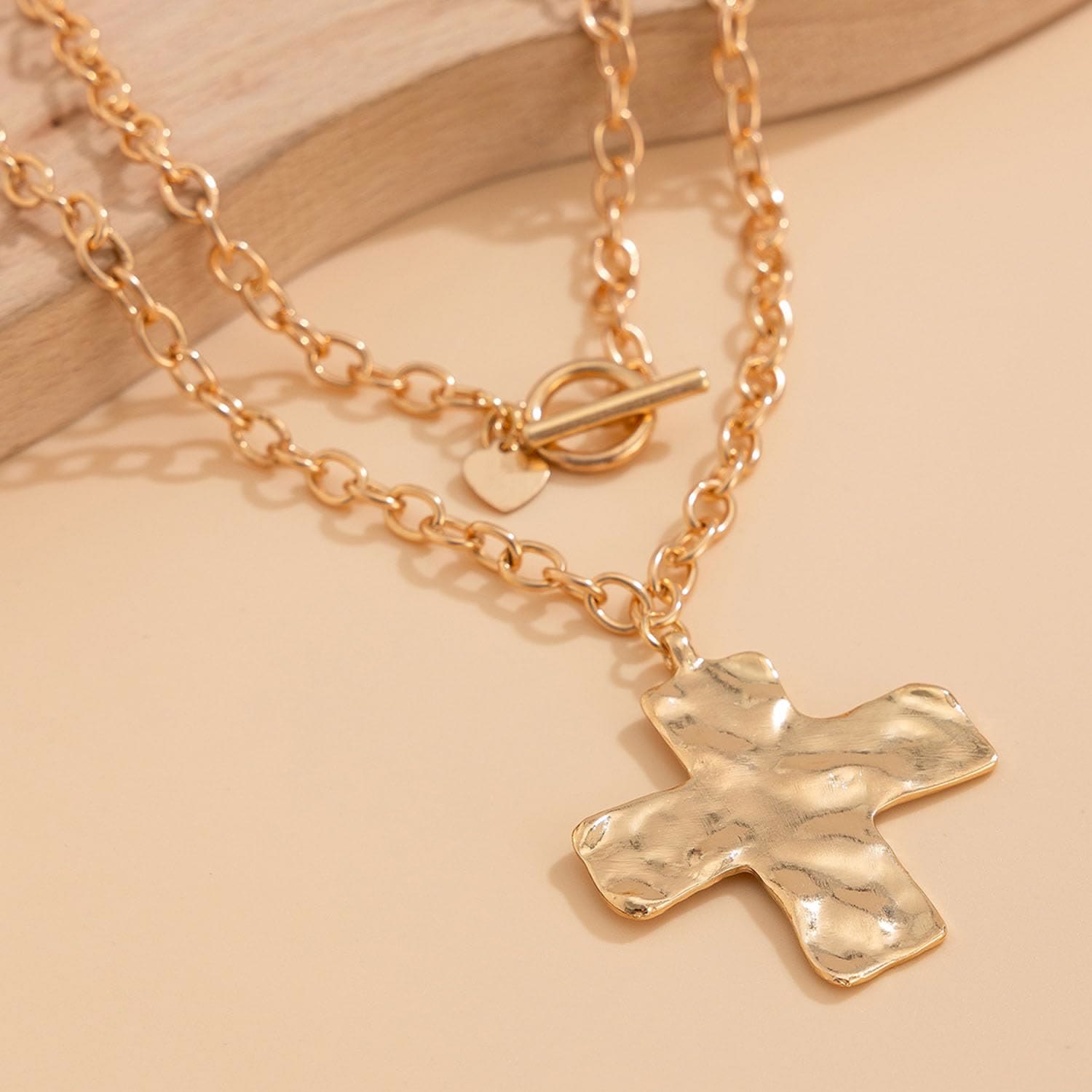 Collar Serie Cruz Martillada: Fe Contemporánea y Devoción con Estilo