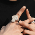 Anillo de Cruz Pavé: Elegancia Sagrada y Encanto Devocional