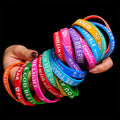 Pulseras de Silicona con Escritura: Recordatorios de Fe y Devoción en Color