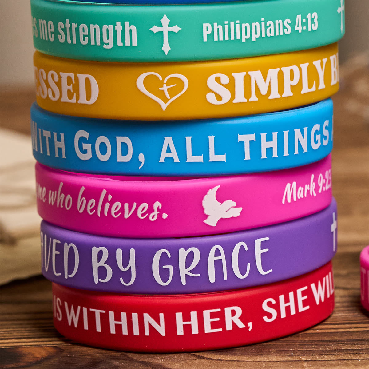 Pulseras de Silicona con Escritura: Recordatorios de Fe y Devoción en Color
