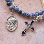 Pulsera Rosario de Alambre con Memoria de Piedra Azul con la Sagrada Familia