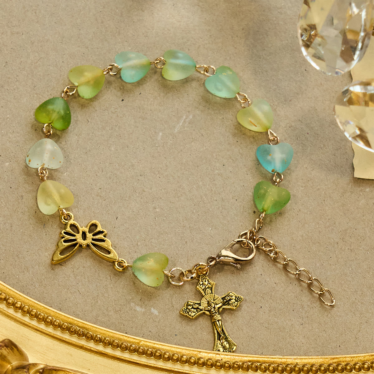Rosario y Pulsera de Corazón y Mariposa Verde: Devoción y Espiritualidad con Arte