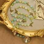 Rosario y Pulsera de Corazón y Mariposa Verde: Devoción y Espiritualidad con Arte