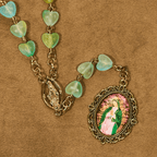 Rosario y Pulsera de Corazón y Mariposa Verde: Devoción y Espiritualidad con Arte