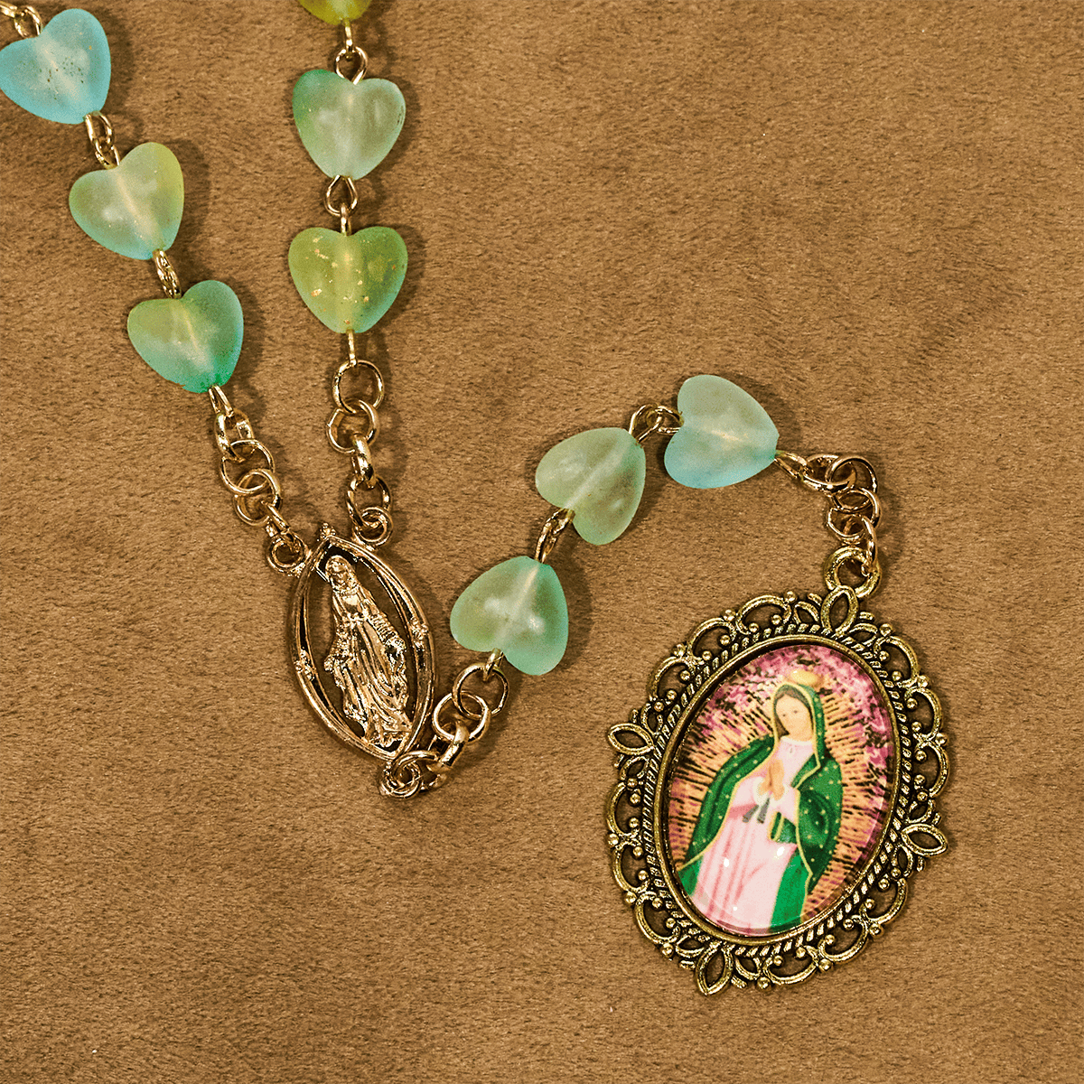 Rosario y Pulsera de Corazón y Mariposa Verde: Devoción y Espiritualidad con Arte