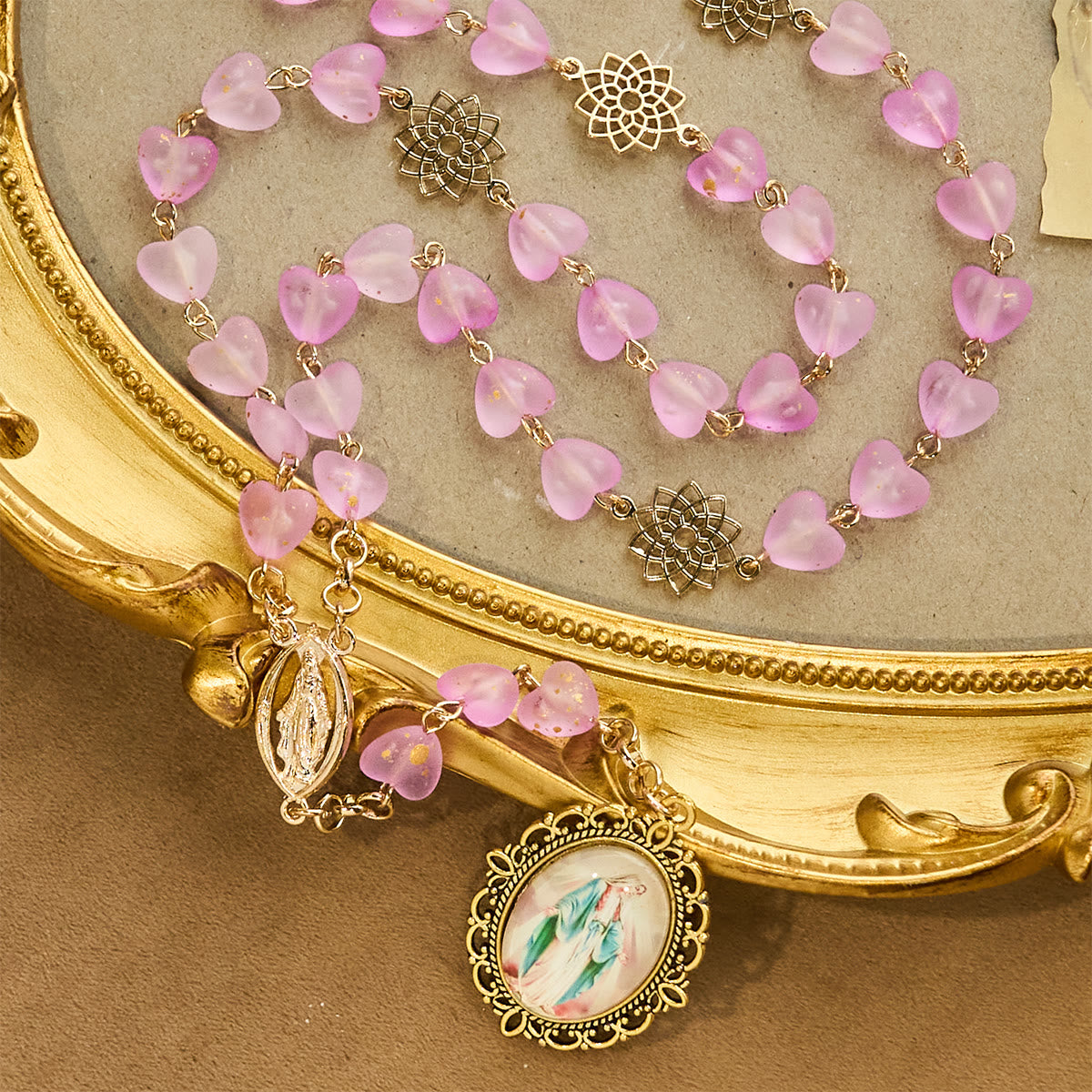 Rosario y Pulsera de Corazón y Mariposa Rosa: Devoción y Espiritualidad con Arte