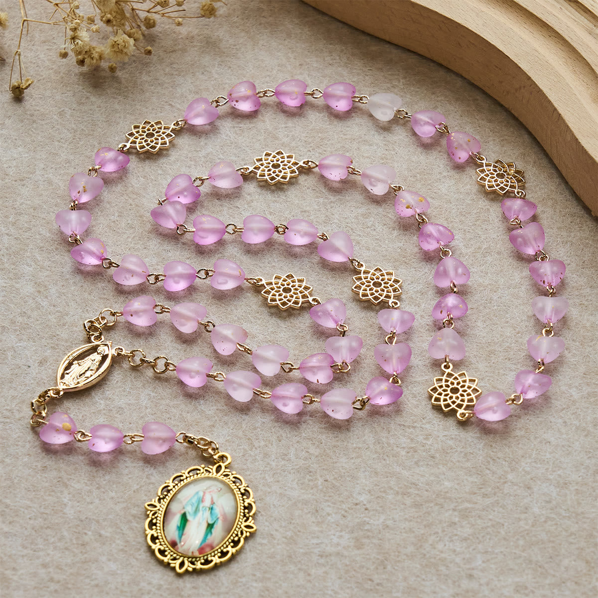 Rosario y Pulsera de Corazón y Mariposa Rosa: Devoción y Espiritualidad con Arte
