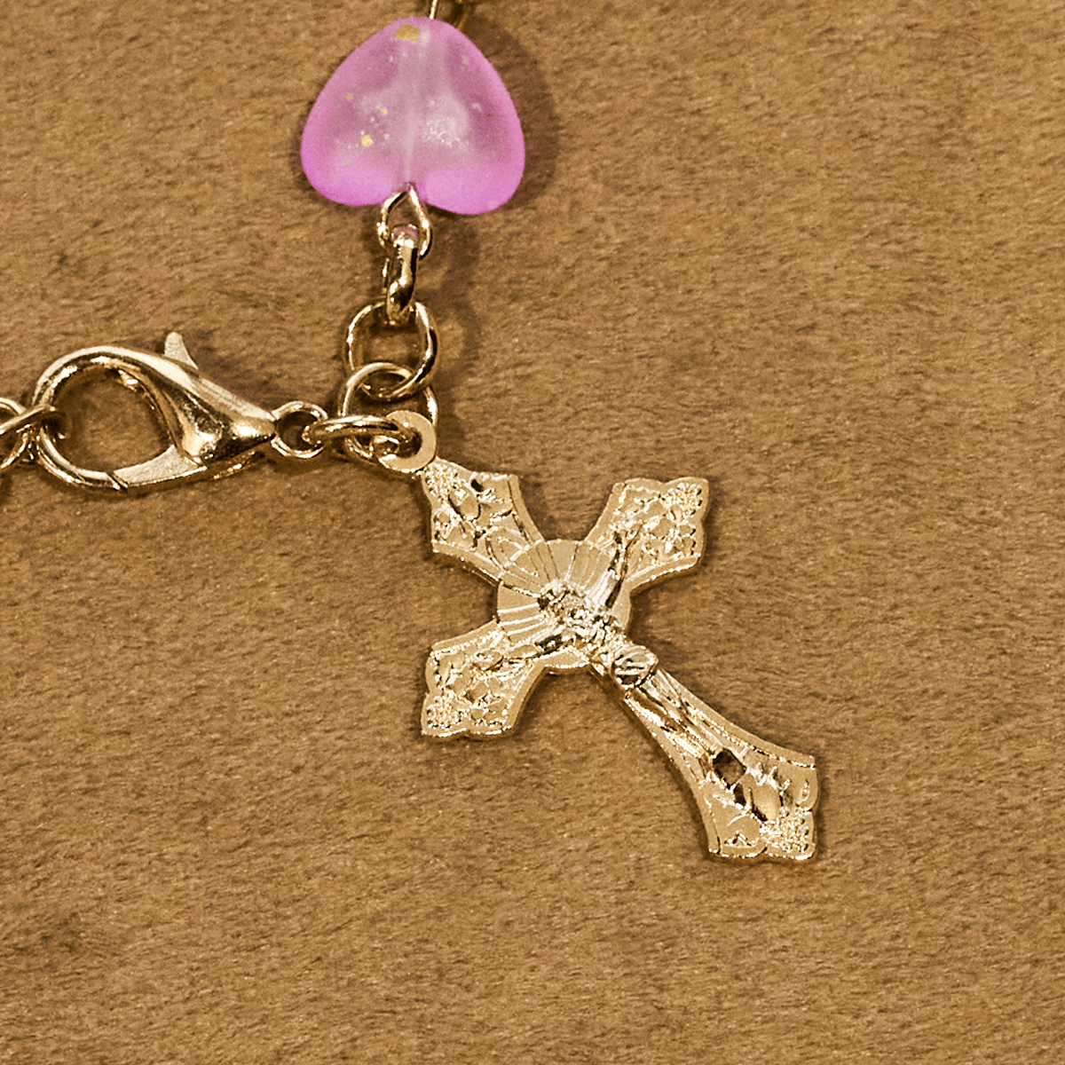 Rosario y Pulsera de Corazón y Mariposa Rosa: Devoción y Espiritualidad con Arte