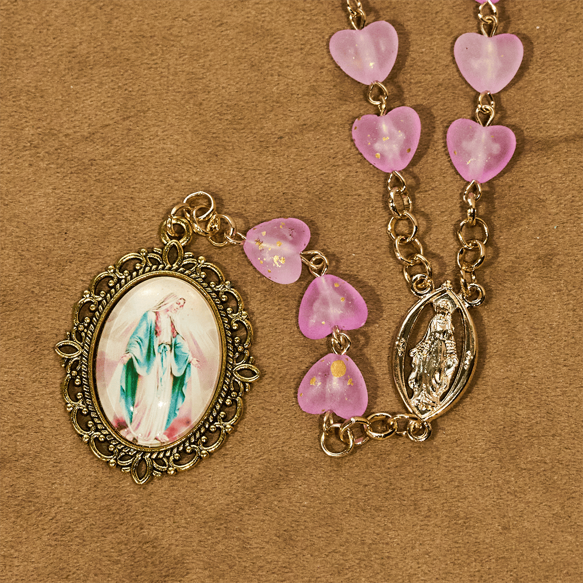 Rosario y Pulsera de Corazón y Mariposa Rosa: Devoción y Espiritualidad con Arte
