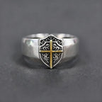 Anillo Escudo de Cruz: Protección Fiel y Devoción Eterna