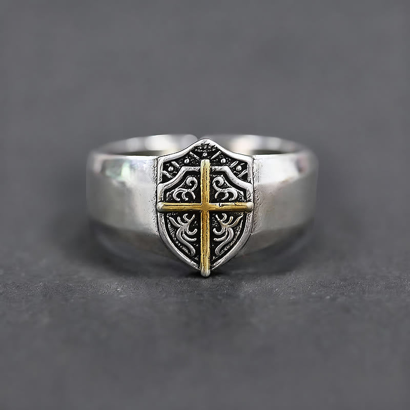 Anillo Escudo de Cruz: Protección Fiel y Devoción Eterna