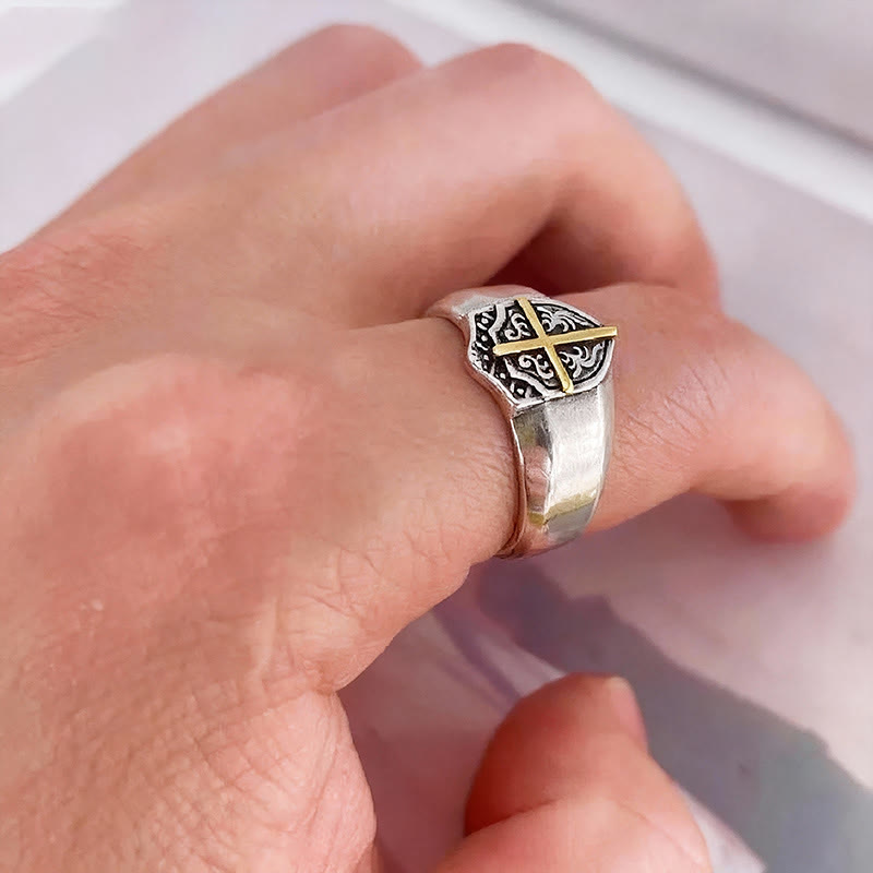 Anillo Escudo de Cruz: Protección Fiel y Devoción Eterna