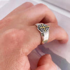 Anillo Escudo de Cruz: Protección Fiel y Devoción Eterna