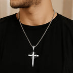Collar con Dije de Cruz Geométrica: Fe Moderna y Devoción con Estilo