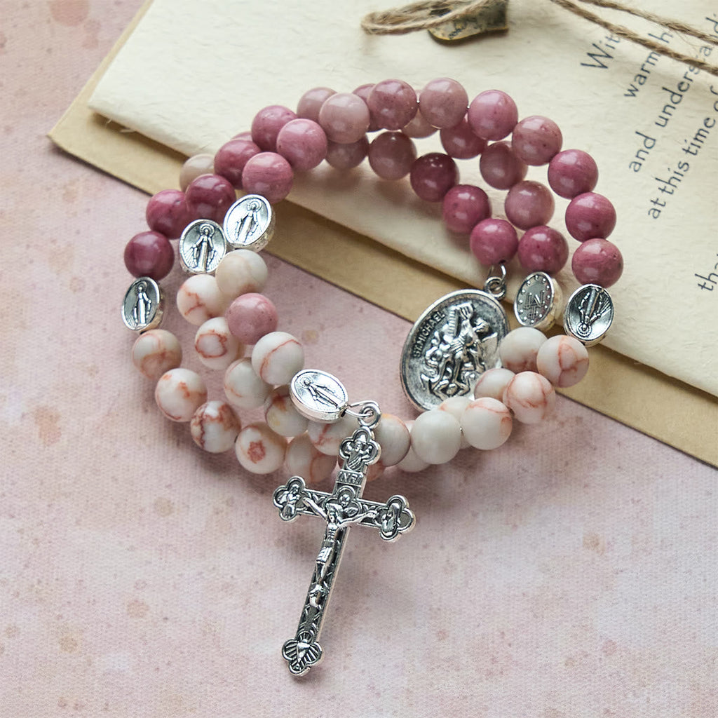 Pulsera Rosario de Alambre con Memoria de Veta de Palisandro y Piedra Mate con Medallas Marianas