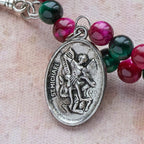 Pulsera Rosario de Alambre con Memoria de Ojo de Tigre Bicolor con San Miguel