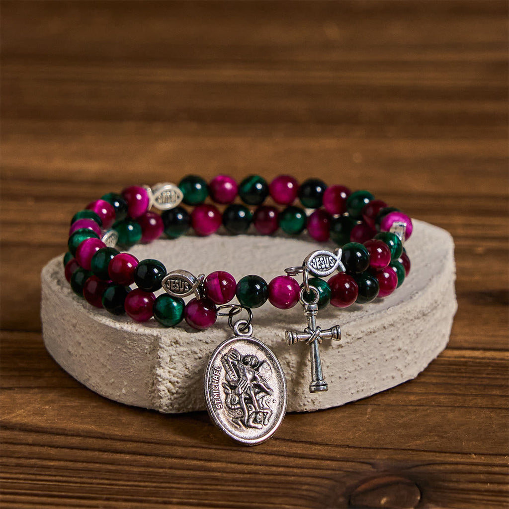 Pulsera Rosario de Alambre con Memoria de Ojo de Tigre Bicolor con San Miguel
