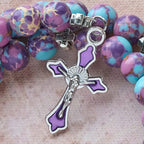 Pulsera Rosario de Alambre con Memoria de Jaspe Imperial Morado con Crucifijo Esmaltado