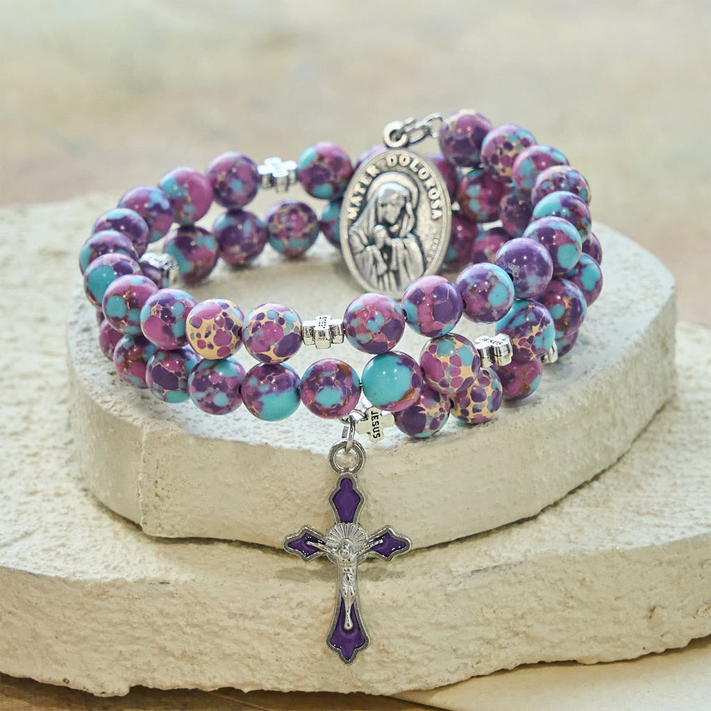 Pulsera Rosario de Alambre con Memoria de Jaspe Imperial Morado con Crucifijo Esmaltado