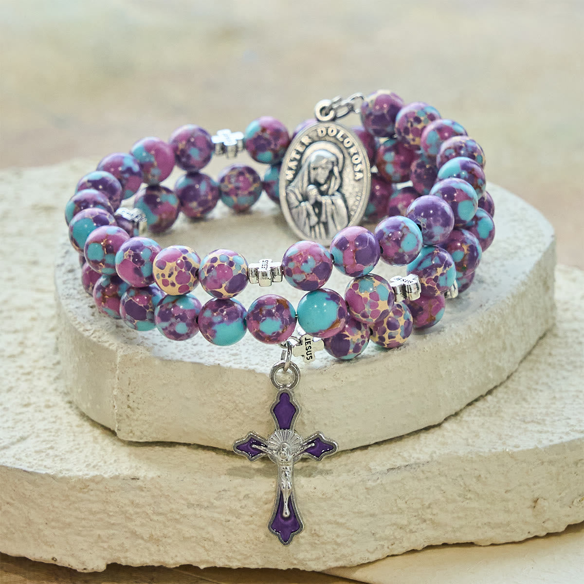 Pulsera Rosario de Alambre con Memoria de Jaspe Imperial Morado con Crucifijo Esmaltado