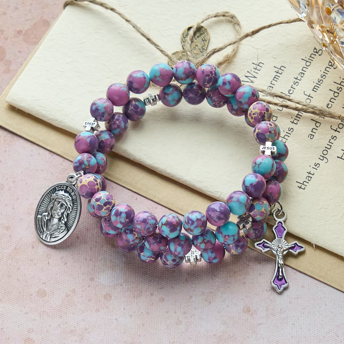 Pulsera Rosario de Alambre con Memoria de Jaspe Imperial Morado con Crucifijo Esmaltado