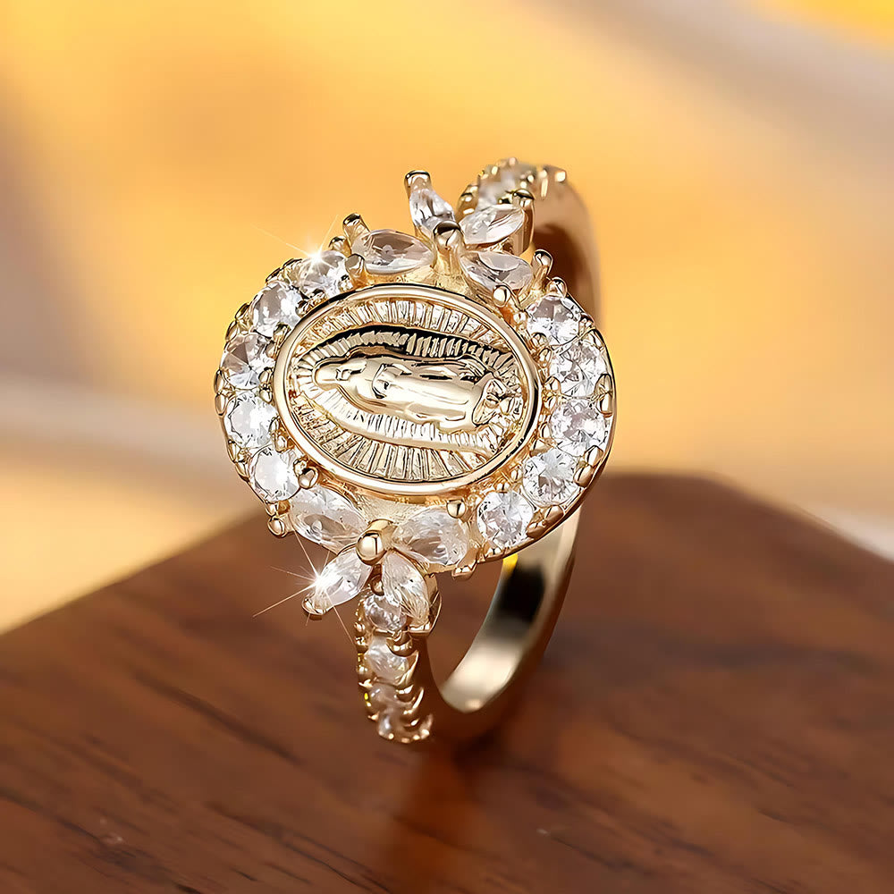 Anillo Elegante con Emblema de la Virgen María: Detalle Sagrado para la Devoción Diaria