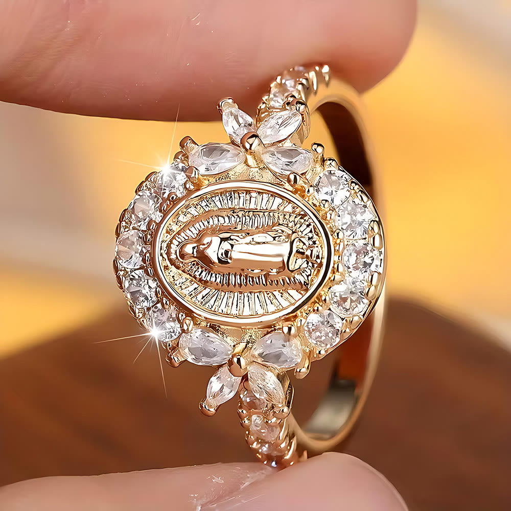 Anillo Elegante con Emblema de la Virgen María: Detalle Sagrado para la Devoción Diaria