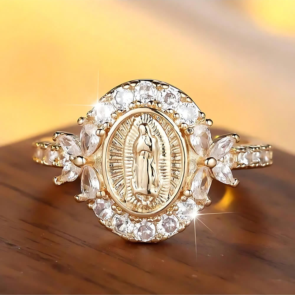 Anillo Elegante con Emblema de la Virgen María: Detalle Sagrado para la Devoción Diaria