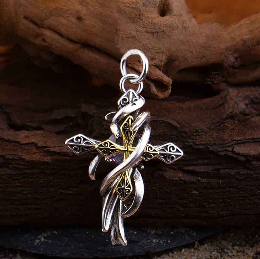 Collar de Cruz con Volutas Ornamentadas: Diseño Bicolor para la Devoción Diaria