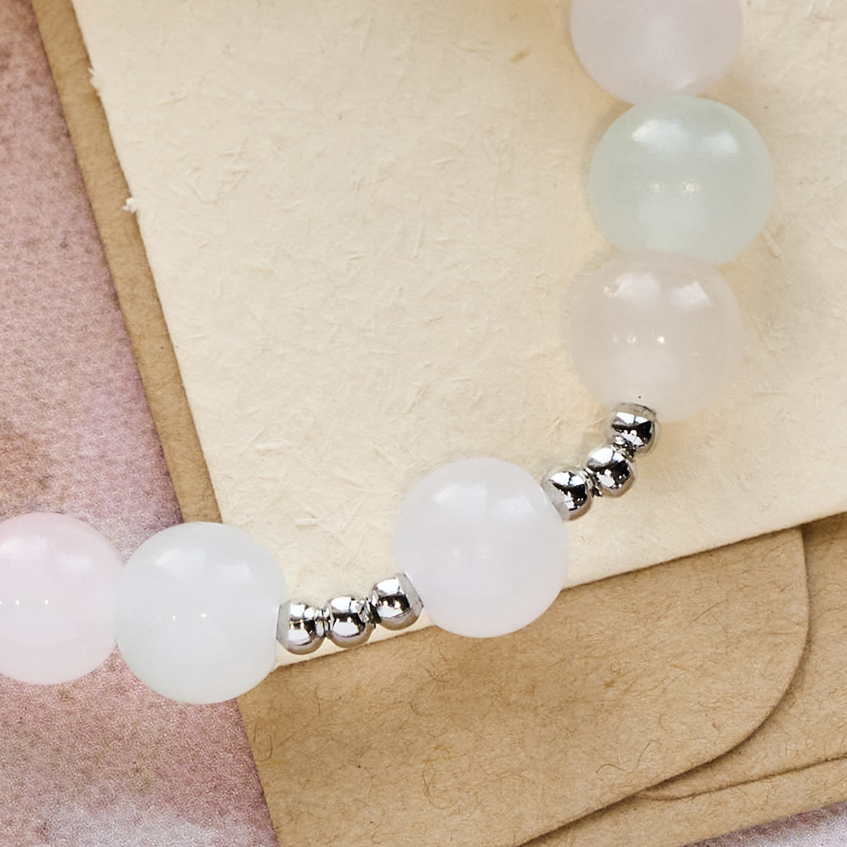 Pulsera de Oración con Cuentas UV que Cambian de Color en Tonos Pastel con la Virgen