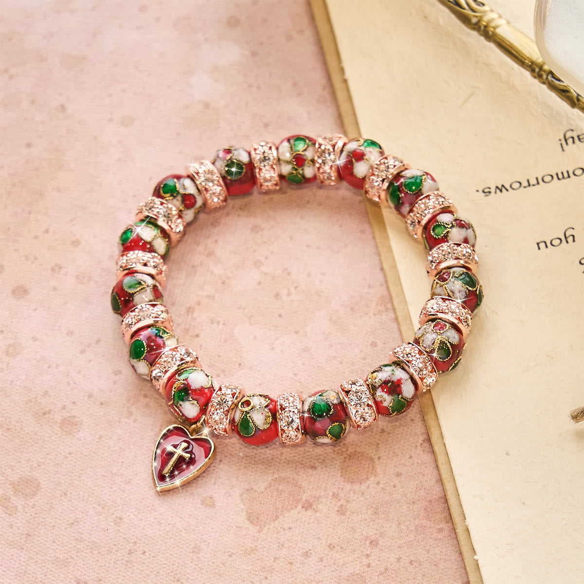 Pulsera de Cuentas Rojas de Esmalte con Dije de Corazón y Cruz