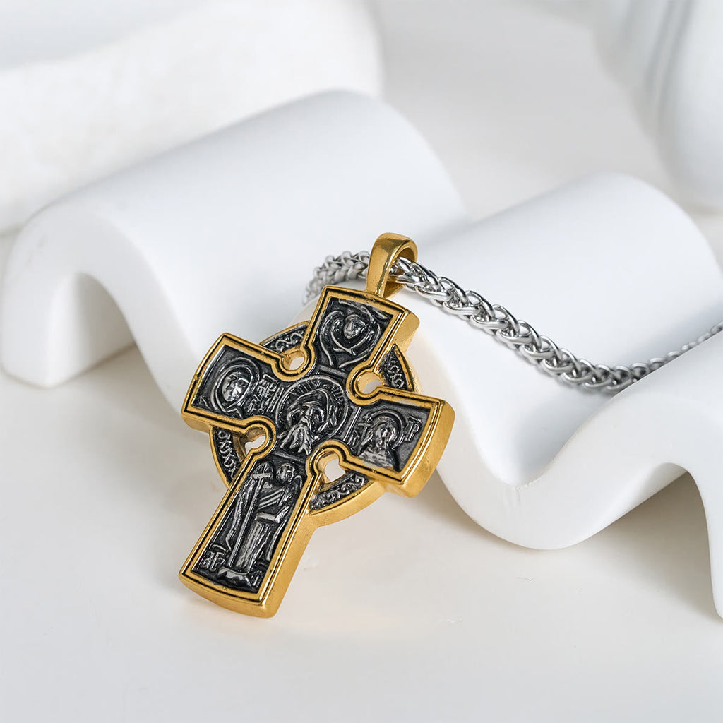 Collar de Cruz Ornamentada en Dos Tonos: Ícono de Santo y Ángel con Detalle Artístico