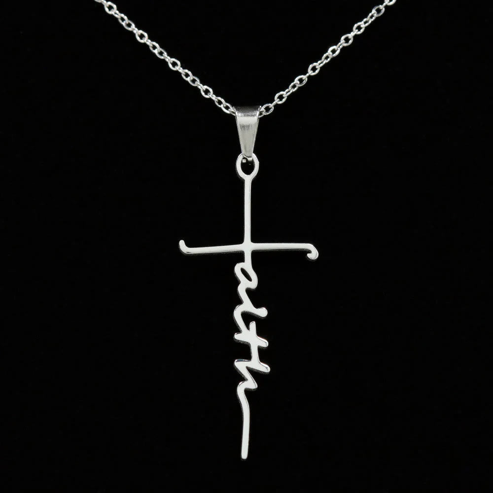Cruz de Fe con Letra Elegante: Dije de Fe y Joyería para el Día a Día