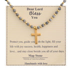 Collar de Cruz de Piedra Bendecida: Dije de Gema Natural y Detalle de Devoción Serena
