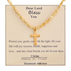Collar de Cruz de Piedra Bendecida: Dije de Gema Natural y Detalle de Devoción Serena