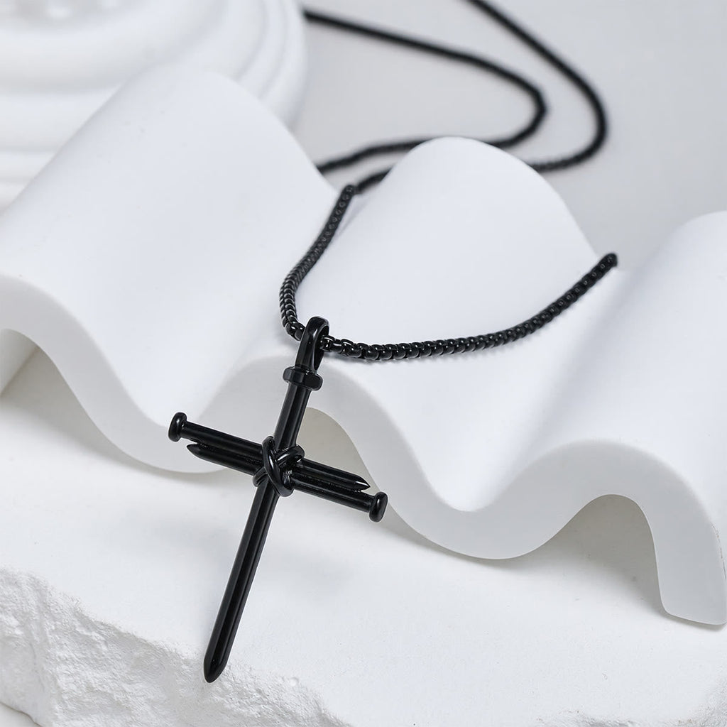 Collar con Dije de Cruz de Clavo en 3 Colores: Recordatorio de Fe para el Día a Día